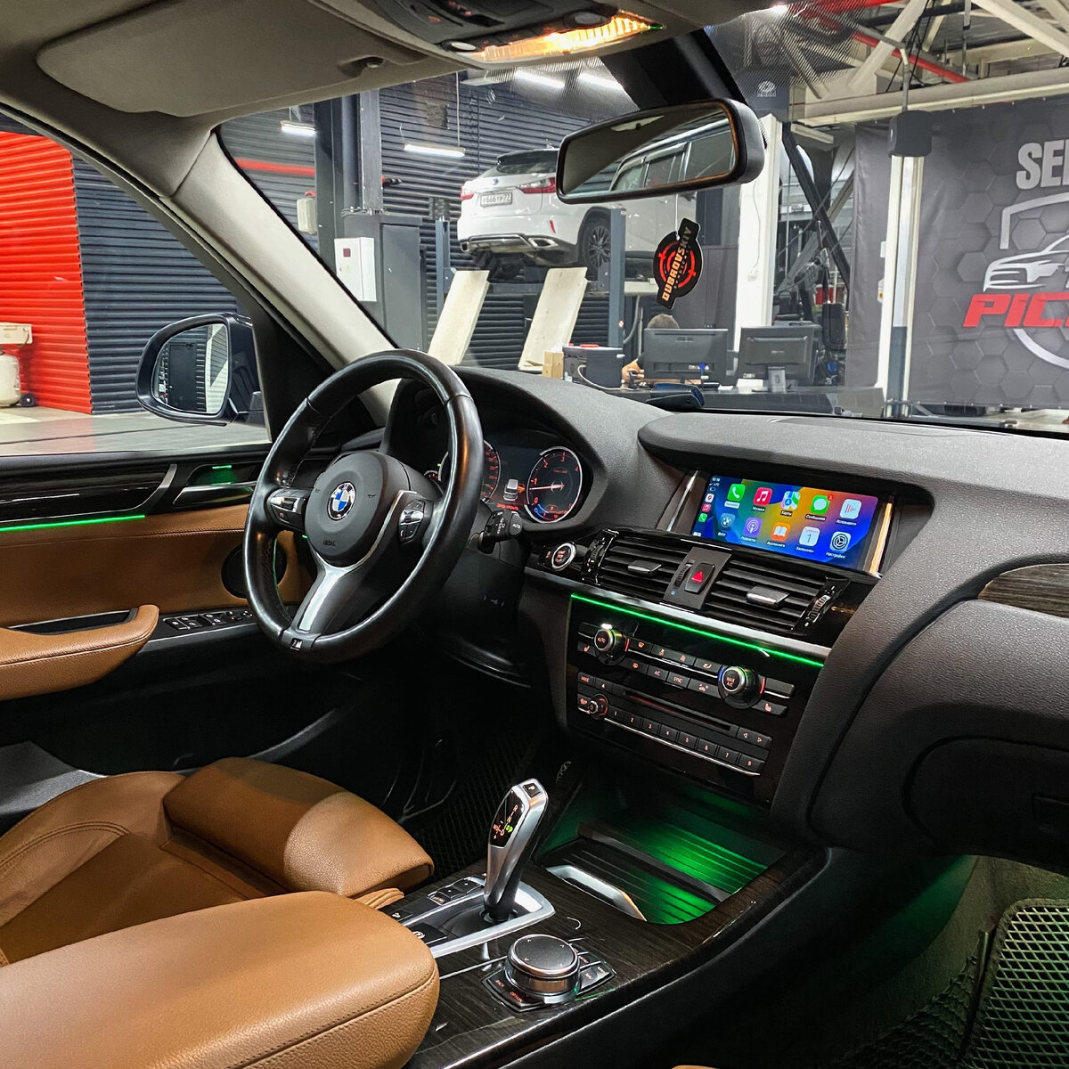 Листайте карусель