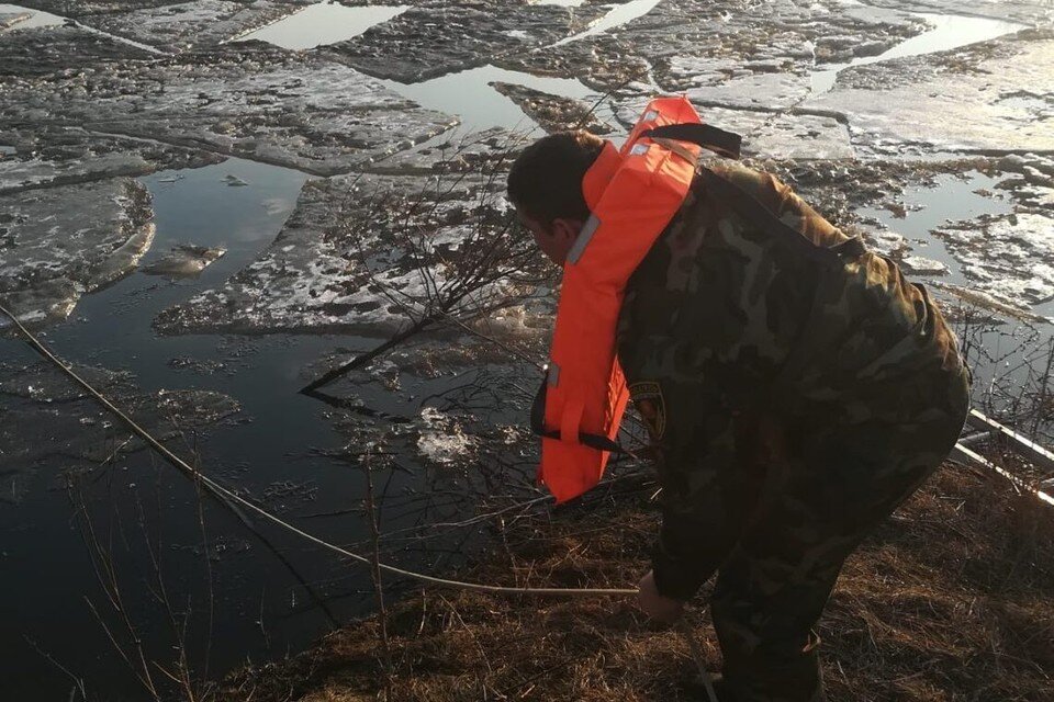     Школьники застряли на льдине под Липецком  УГПСС Липецкой области