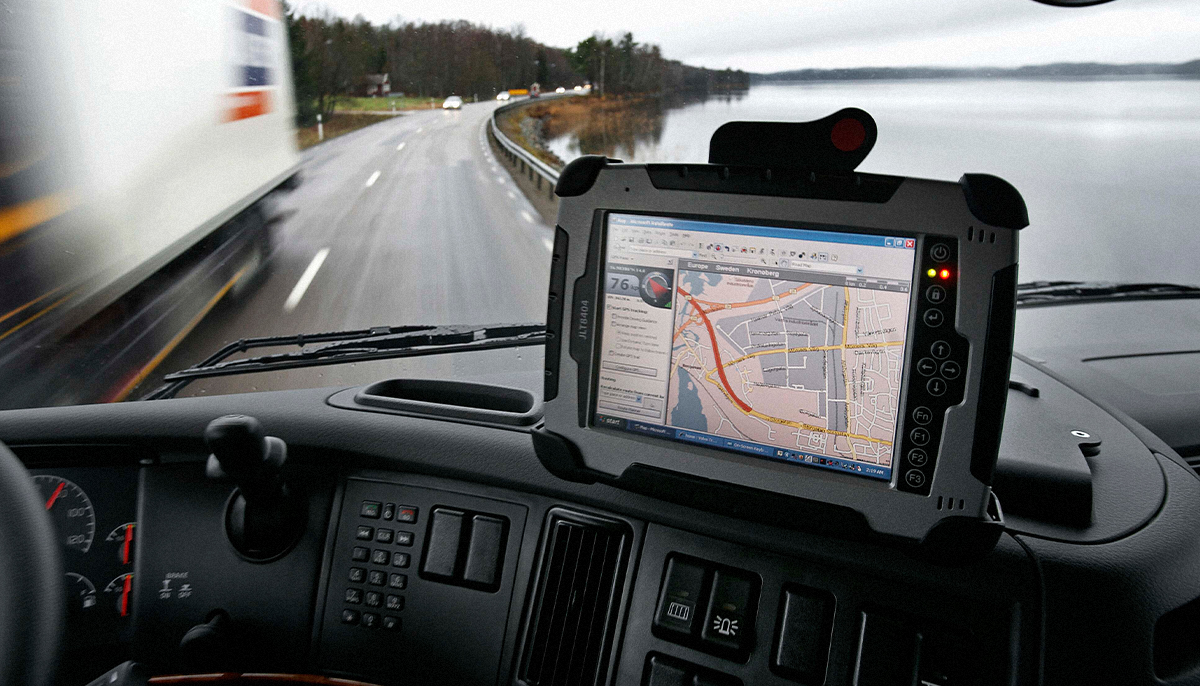 Gps казань. Система ГЛОНАСС для фуры. Система ГЛОНАСС навигатор. Система ГЛОНАСС В автобусе. Навигатор для грузовиков