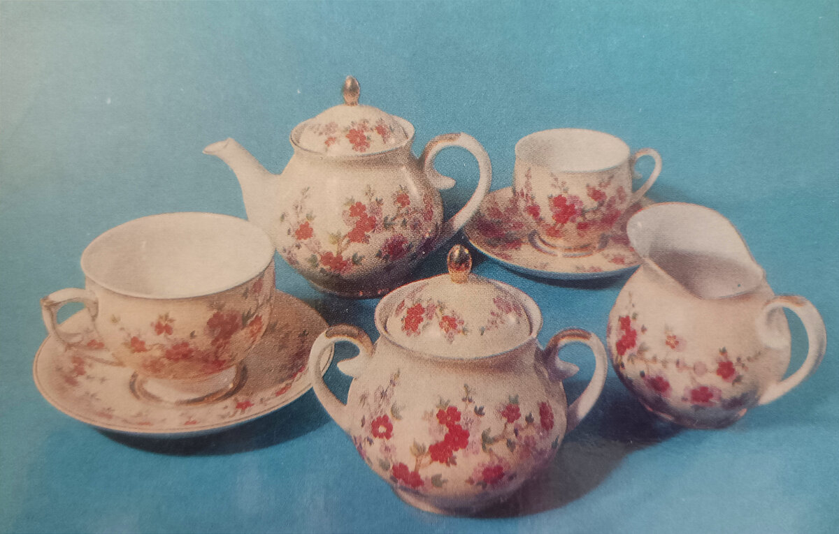 Чайный сервиз Весна. Автор росписи З.В. Алексеева. 1957г. Источник. Новгородский фарфор. Лениздат. 1986г.