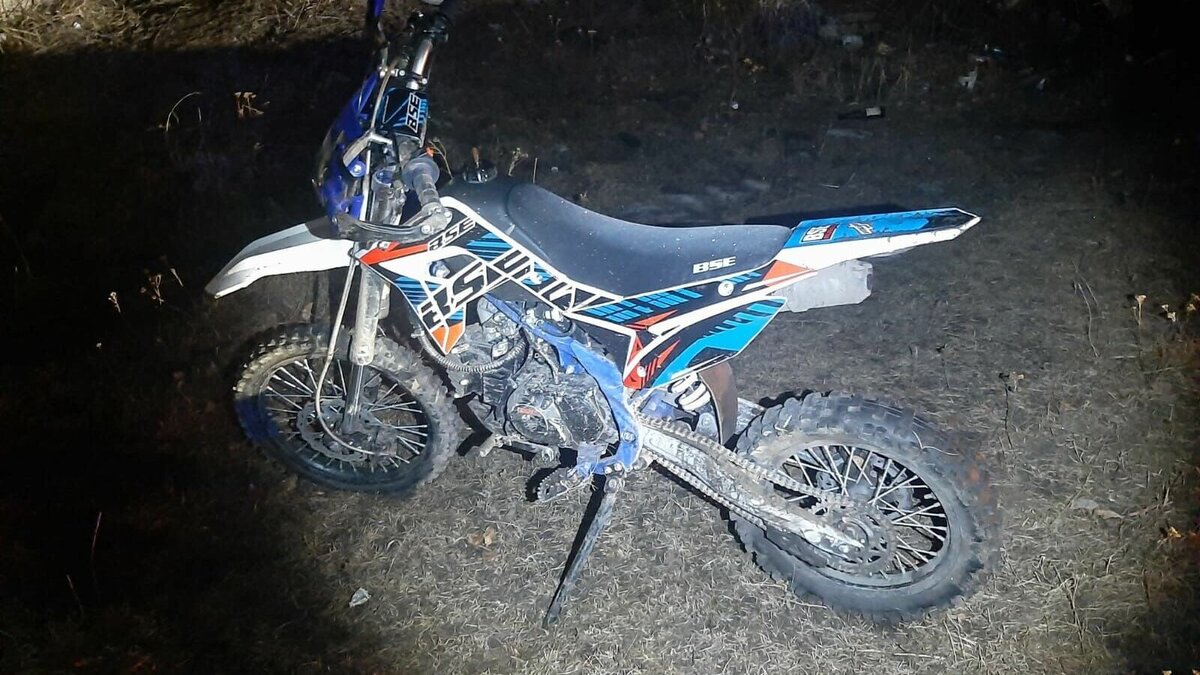     В Аскизском районе 14-летний подросток на мотоцикле врезался в «Жигули» — мальчика госпитализировали с черепно-мозговой травмой.