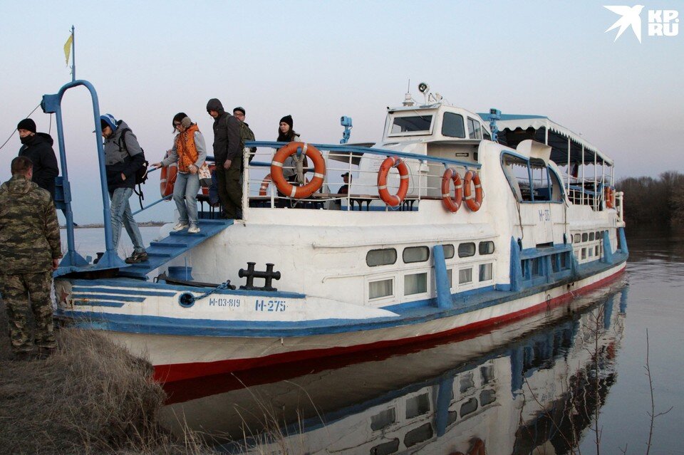     Добраться до «большой земли» жители Заокского и Коростова теперь смогут на катерах.