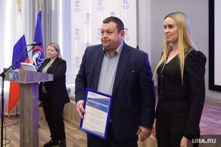    Депутат гордумы Кургана Анастасия Романович (на фото справа) вошла в политсовет реготдления ЕР. Она также рассказала о своей партийной работе