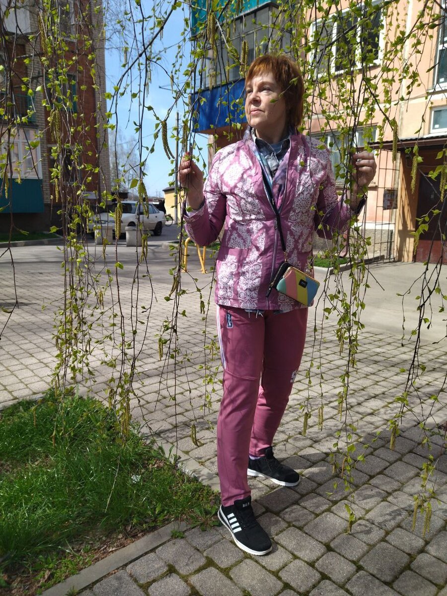 Позирую, а внучка фотографирует.