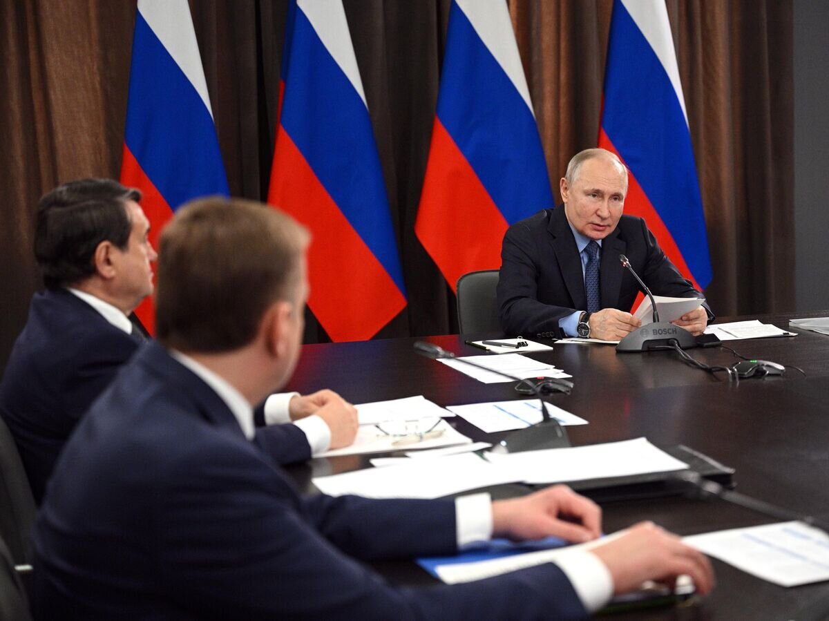    Президент РФ Владимир Путин проводит заседание президиума Государственного Совета по вопросу "О развитии промышленности РФ в условиях санкционного давления" входе рабочей поездки в Тулу© РИА Новости / Рамиль Ситдиков