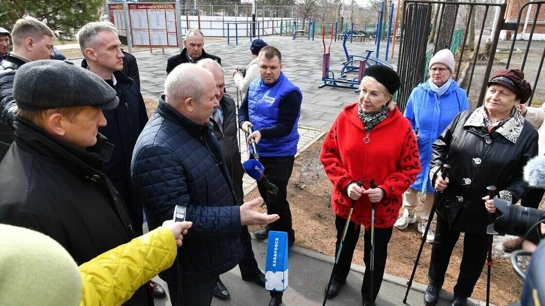     В преддверии православного Благовещения мэр проверил состояние дороги, отремонтированной по программе БКД и восстановленного храма, посетил парк Дома офицеров флота и школу «Успех» в Краснофлотском районе.