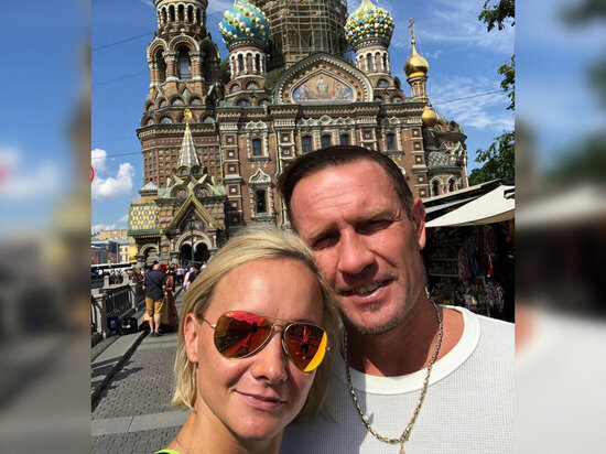     Спортсмен с супругой. Фото: личный блог Романа Костомарова