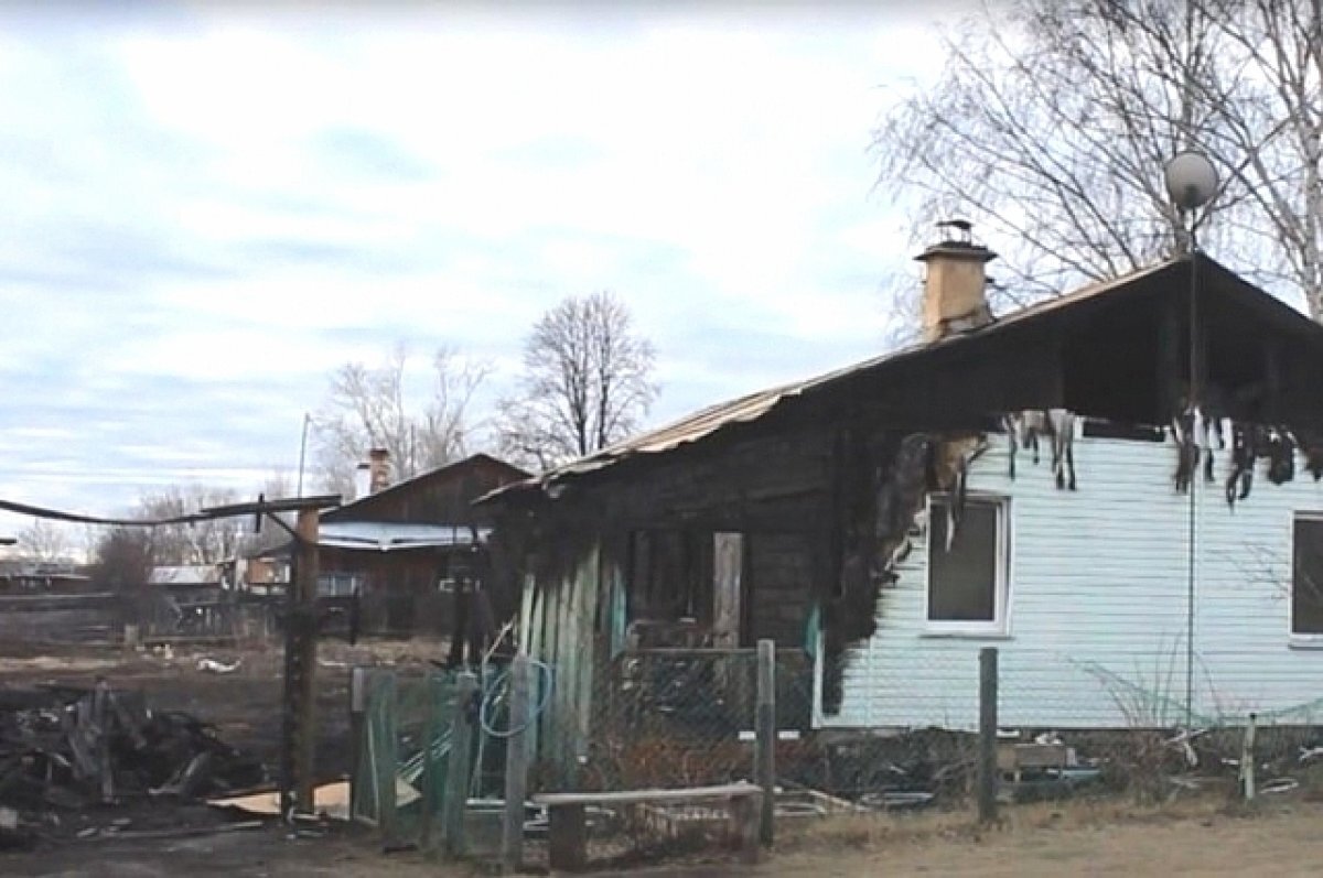    Инспектор ДПС спас 92-летнего жителя Свердловской области из горящего дома