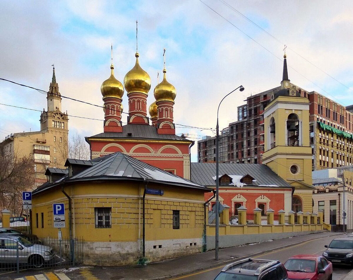 Храмов переулок. Храм святителя Николая Смоленская. Храм Николая Чудотворца Смоленская метро. Храм Николая Чудотворца на Щепах в Москве. Храм святителя Николая на Щепах г. Москвы.