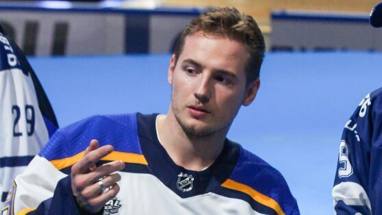    Гол Барбашева помог "Вегасу" увеличить преимущество в серии плей-офф НХЛ с "Виннипегом" Даниил Шалонников