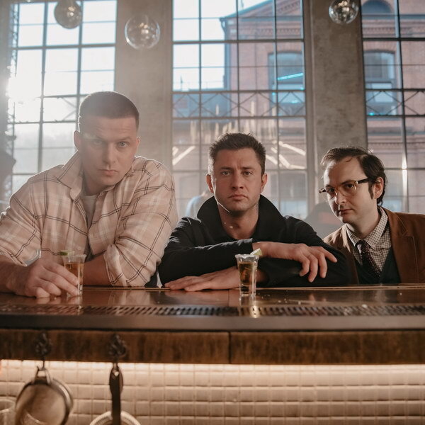     «Любовников» с Павлом Прилучным и Алексеем Золотовицким покажет «ТВ 1000. Русское кино»