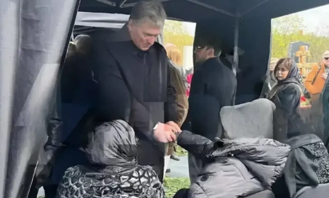 Песков на похоронах Юдашкина