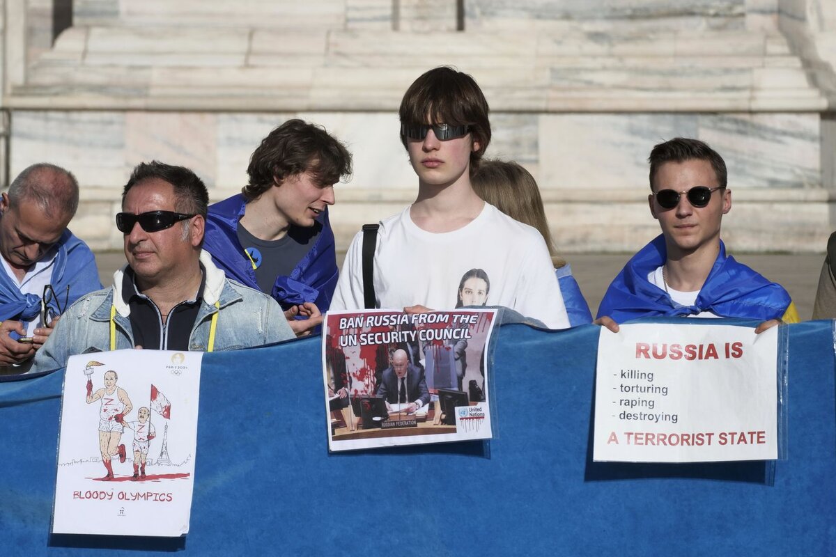    Русофобские плакаты © Luca Ponti/Global Look Press