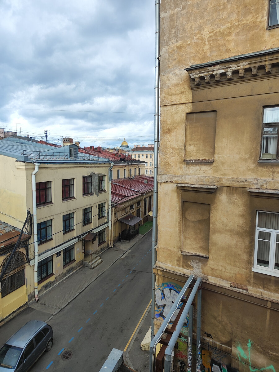 Искаакий вдали