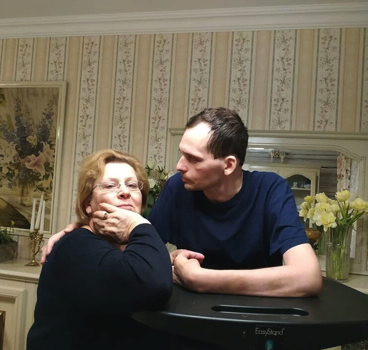 Алексей янин что с ним случилось фото Даша Лешу не бросает!" - объясняет мать тяжелобольного Алексея Янина, но обществ