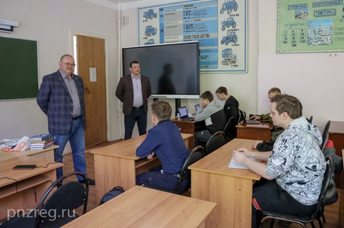    Мельниченко дал 2 дня на расчет стоимости ремонта в колледже Сосновоборска