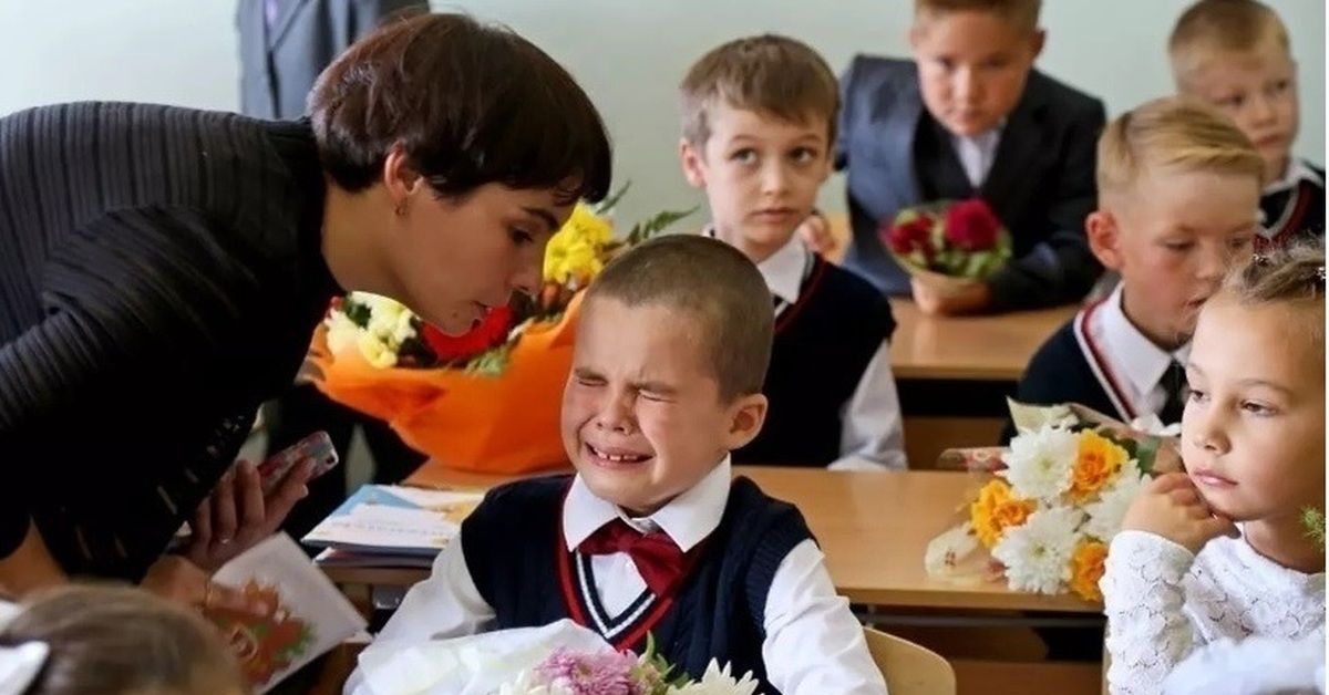 Видео прикол школа. Первоклассники на уроке. Первоклассник и учитель. Первоклассники за партами в школе. Школа первоклассника.