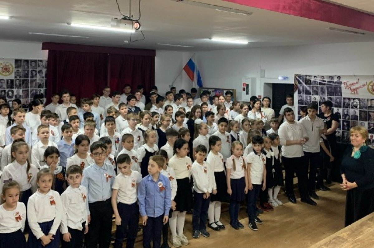   Пятигорские школьники почтили погибших в годы войны минутой молчания.