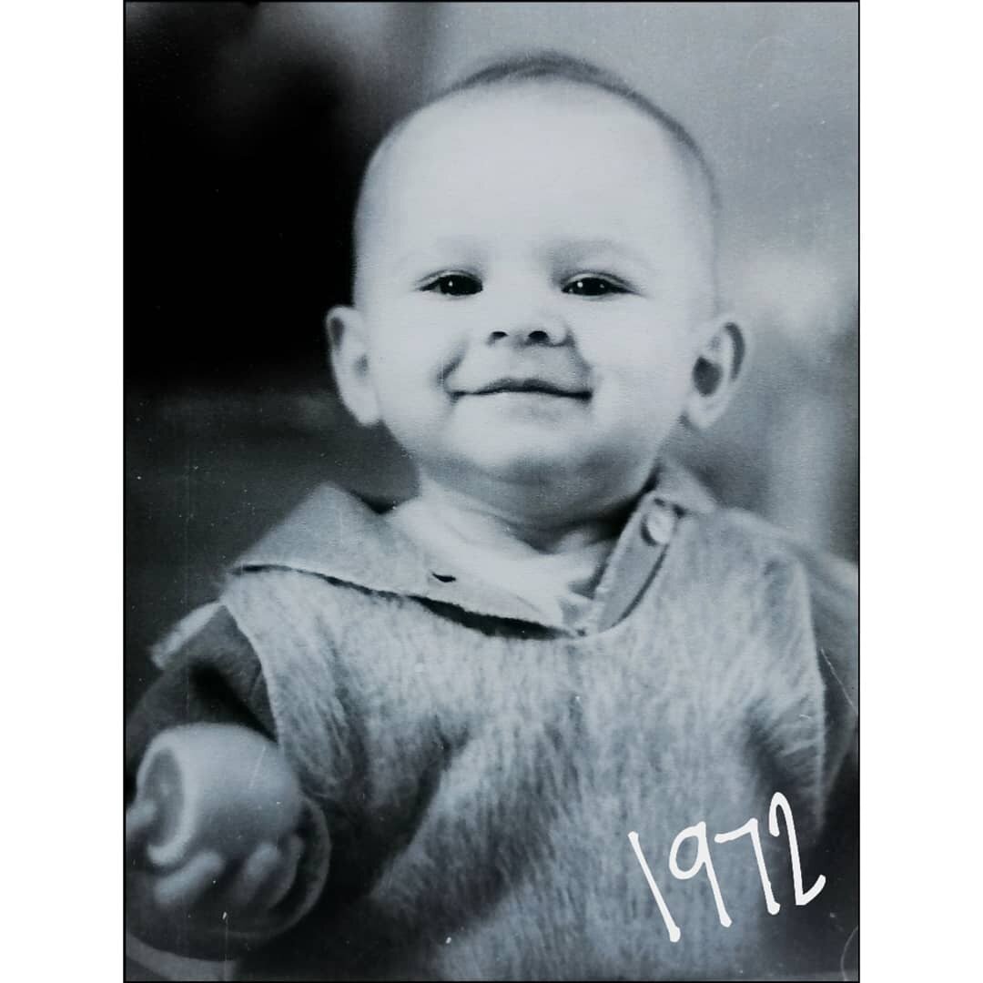 Привет! Это я - тот самый счастливый ребёнок из хорошей семьи☺