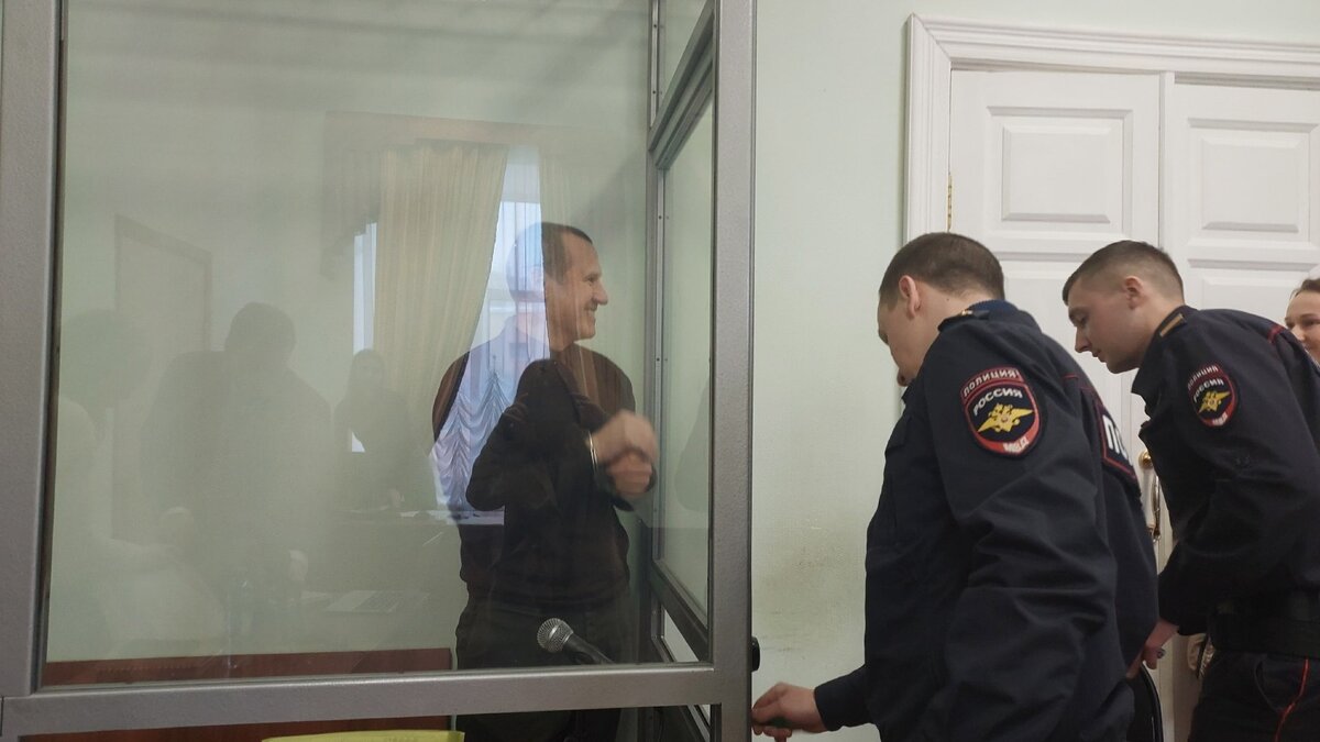     В уголовном деле экс-главы управления Росприроднадзора по Нижегородской области Олега Кручинина остается много пробелов, которые можно принять за «ошибку или провокацию». Об этом NewsNN рассказал адвокат Михаил Гаранин. Очередное заседание Нижегородского районного суда прошло 30 мая.