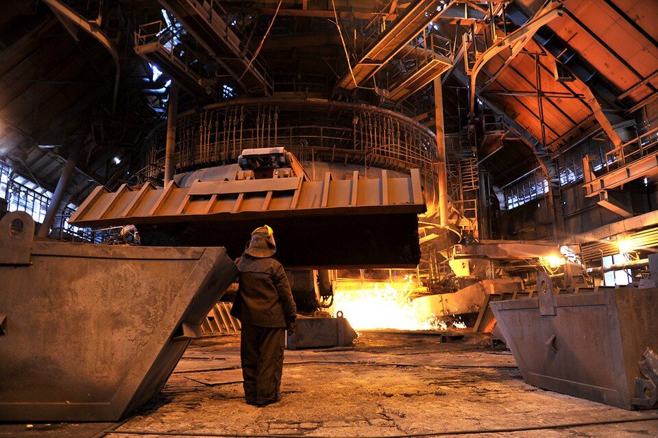    Все больше предприятий переходит в государственную собственность. Дмитрий СТЕШИН