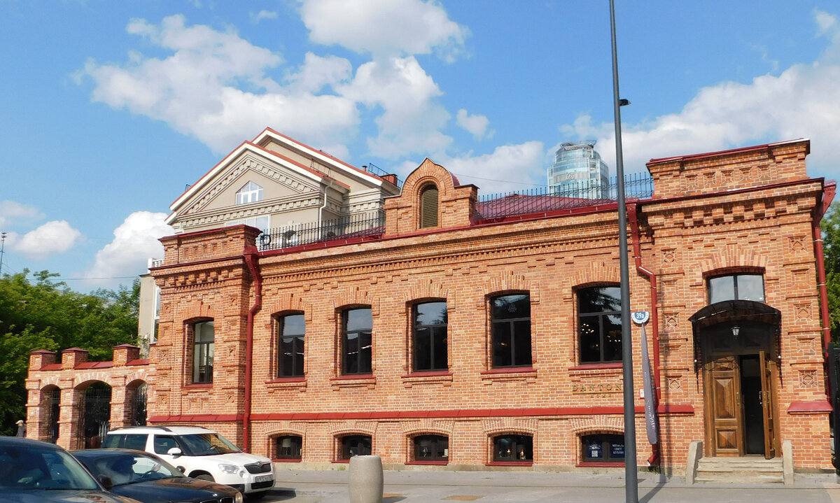 Дом мещанина Ивана Погудина построено в 1894 году, отреставрировано в 2020-м.