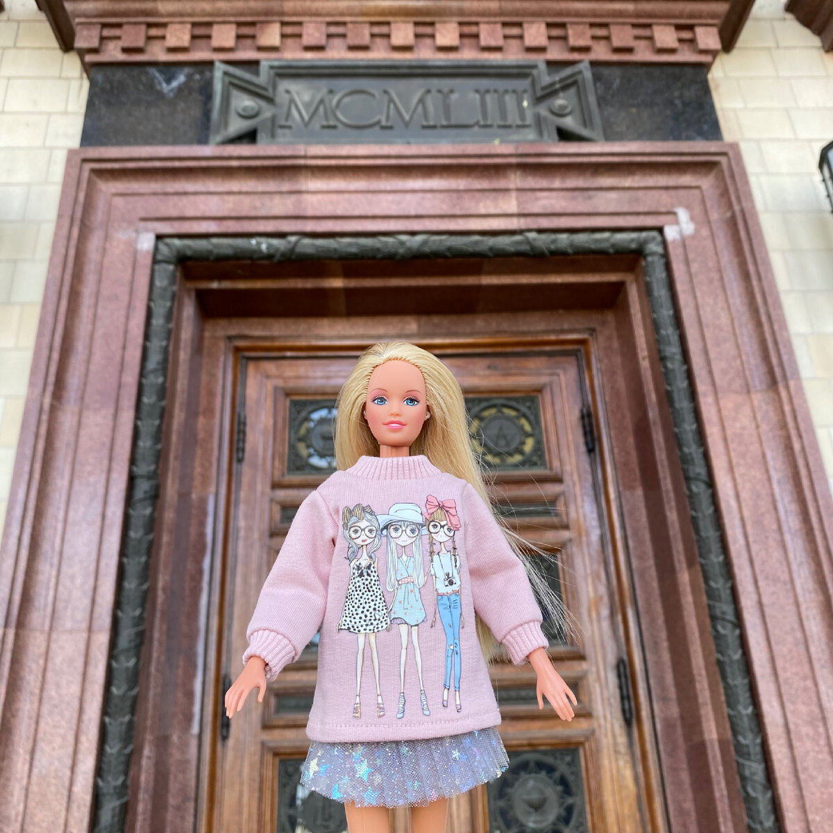 Фото сделаны около главного здания МГУ им.Ломоносова в Москве