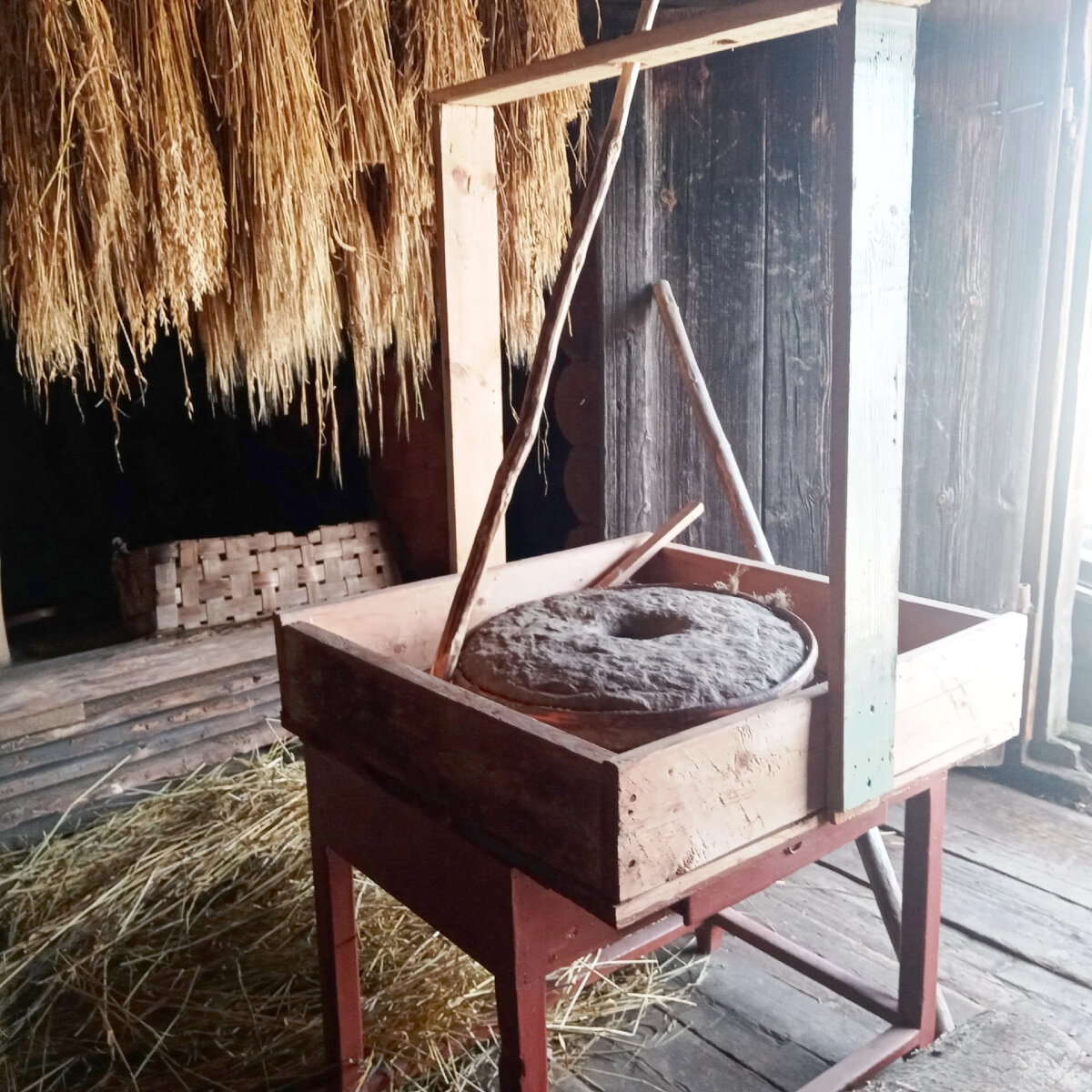 Каменные жернова