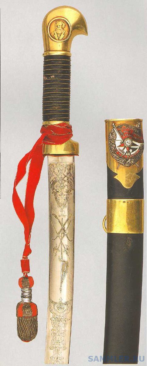 Одно из революционных наградных шашек времен РСФСР. Принадлежала маршалу Буденному С.М.