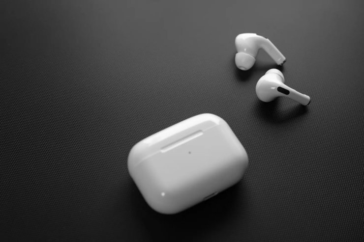    Новые AirPods Pro 2 будут отличаться от первого поколения только наличием динамика на кейсе.