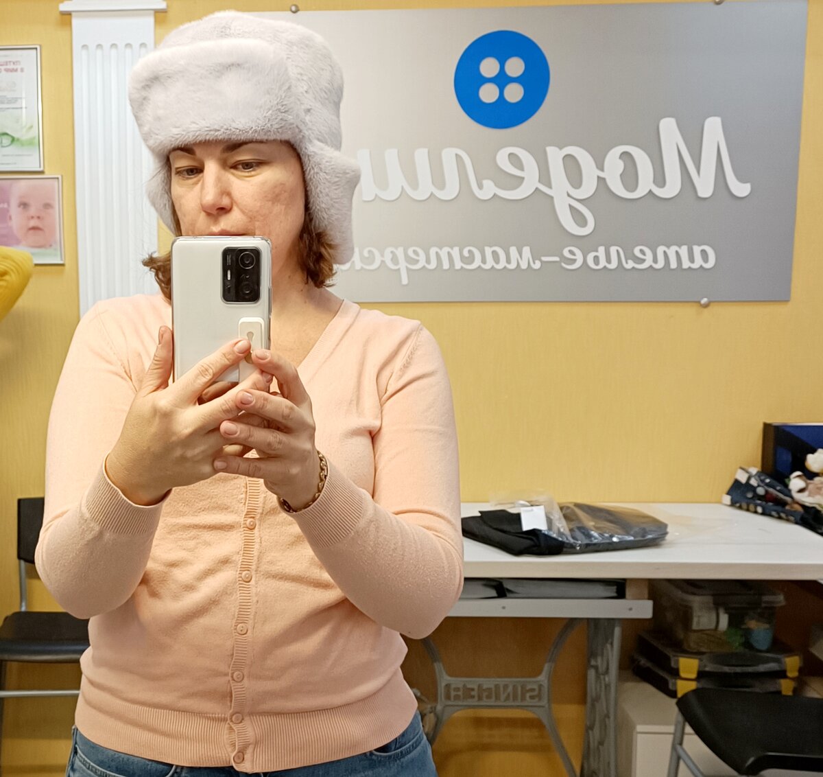 Маловата мне оказалась. Немного не учла толщину меха. Но на 54й размер головы отлично
