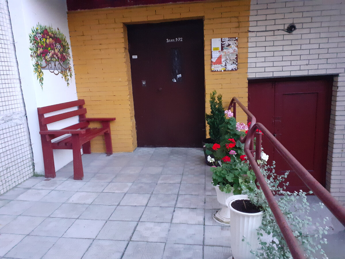 Гродно. Подъезд многоэтажного дома