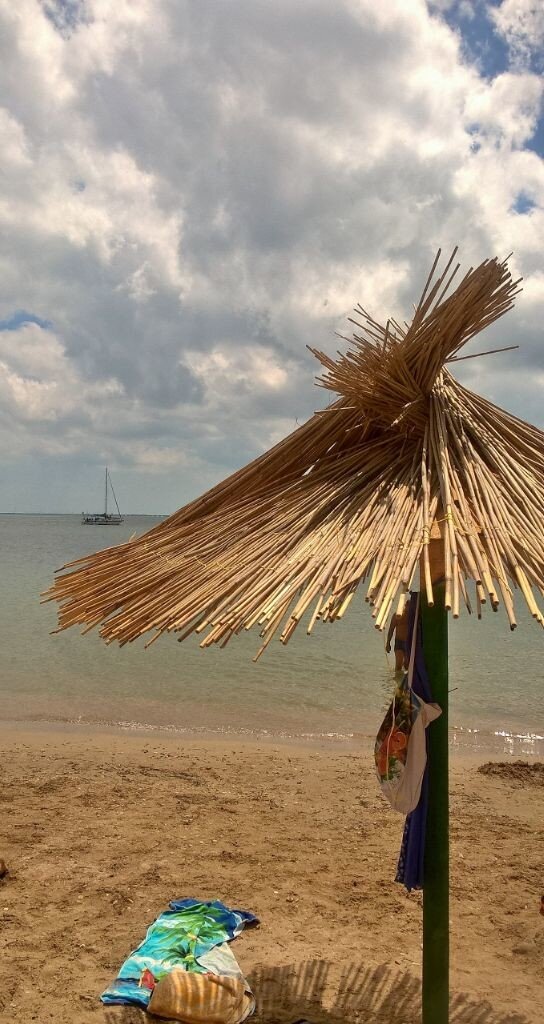 Погода не ахти, но я на пляже