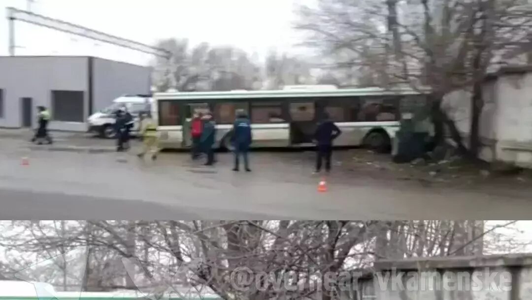     В Интернете появилось видео, на котором появились последствия аварии с 13 пострадавшими в Ростовской области, ролик разместили в соцсети «ВКонтакте».
