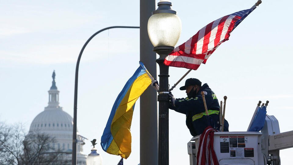     Во Франции обвинили США в стремлении спровоцировать войну в Европе REUTERS/Kevin Lamarque