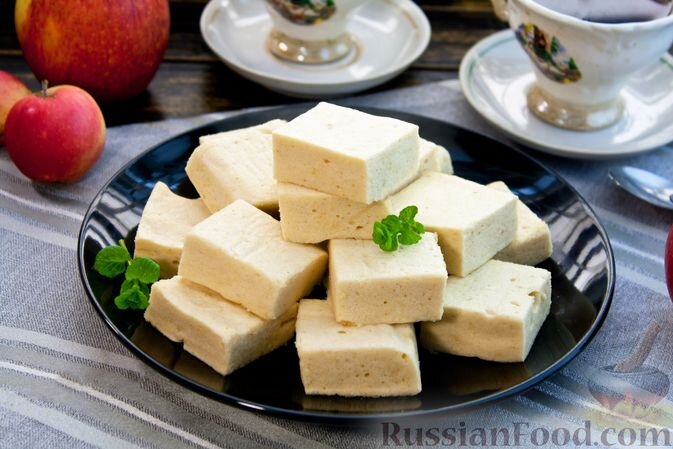 пюре фруктовое (яблочное), сахар, желатин, масло растительное