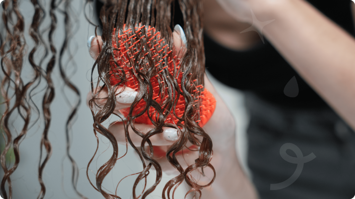 Кондиционер и вода отлично помогают распутать и увлажнить локоны🌀