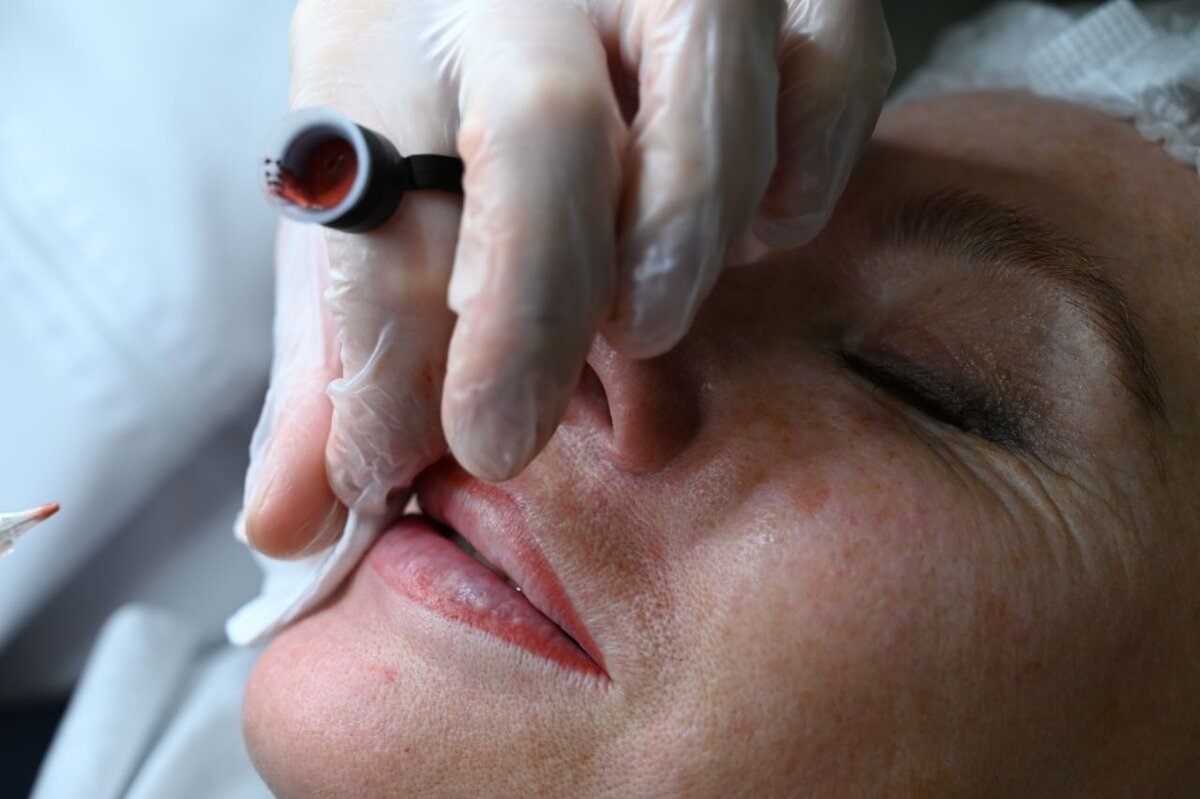 Татуаж губ. Фото предоставлено Д.Р. Гришкяном. Имеются противопоказания, требуется консультация специалиста