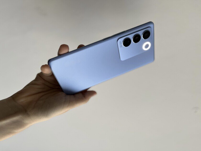    Так выглядит vivo V27.