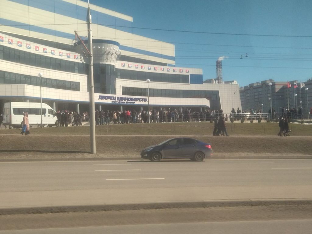    В Брянске засняли толпы зрителей концерта-митинга фестиваля «Крымская весна» во Дворце единоборств avchernov