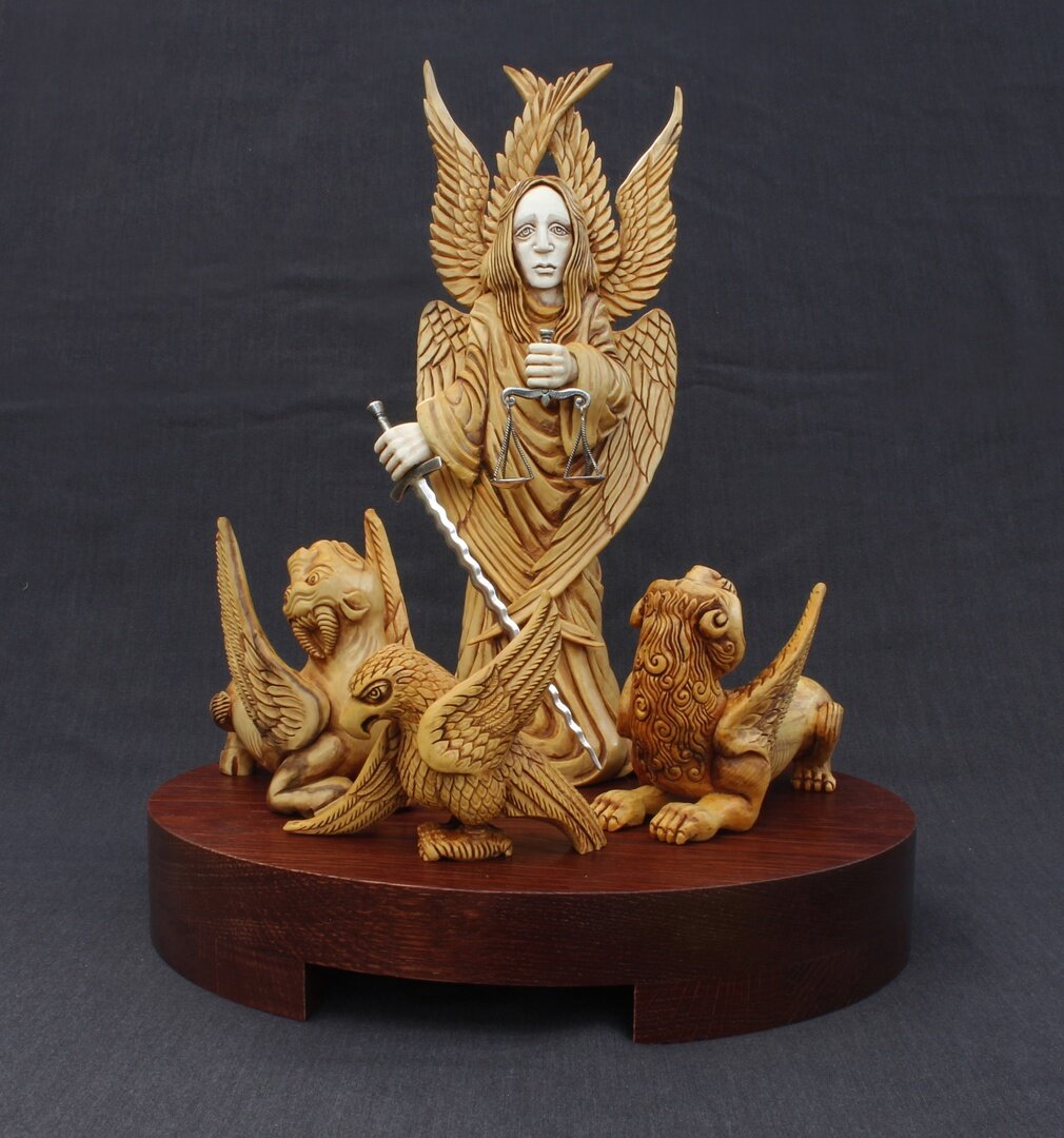 «Стражи Эдема» (самшит, бивень мамонта, серебро; 2021 год) Маргарита и Григорий Бородины