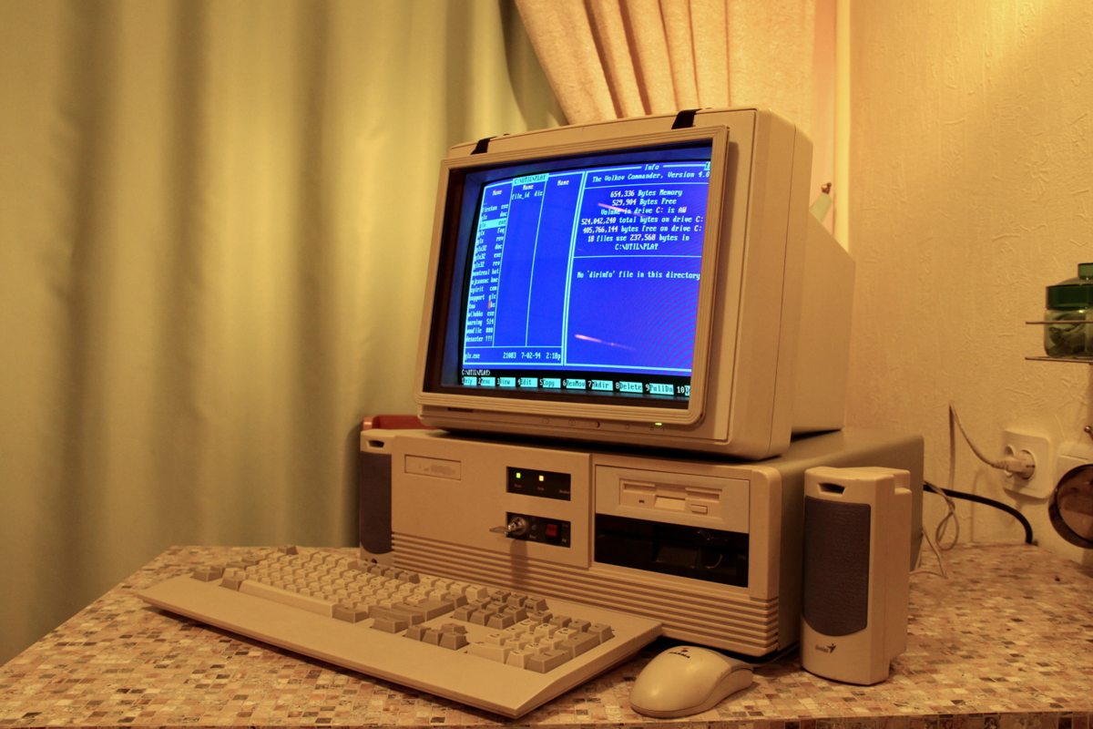 Комп 2000. Мониторы IBM 80е. IBM компьютеры 90-х. IBM PC at 286. Компьютер - IBM PC/at-386 1990.