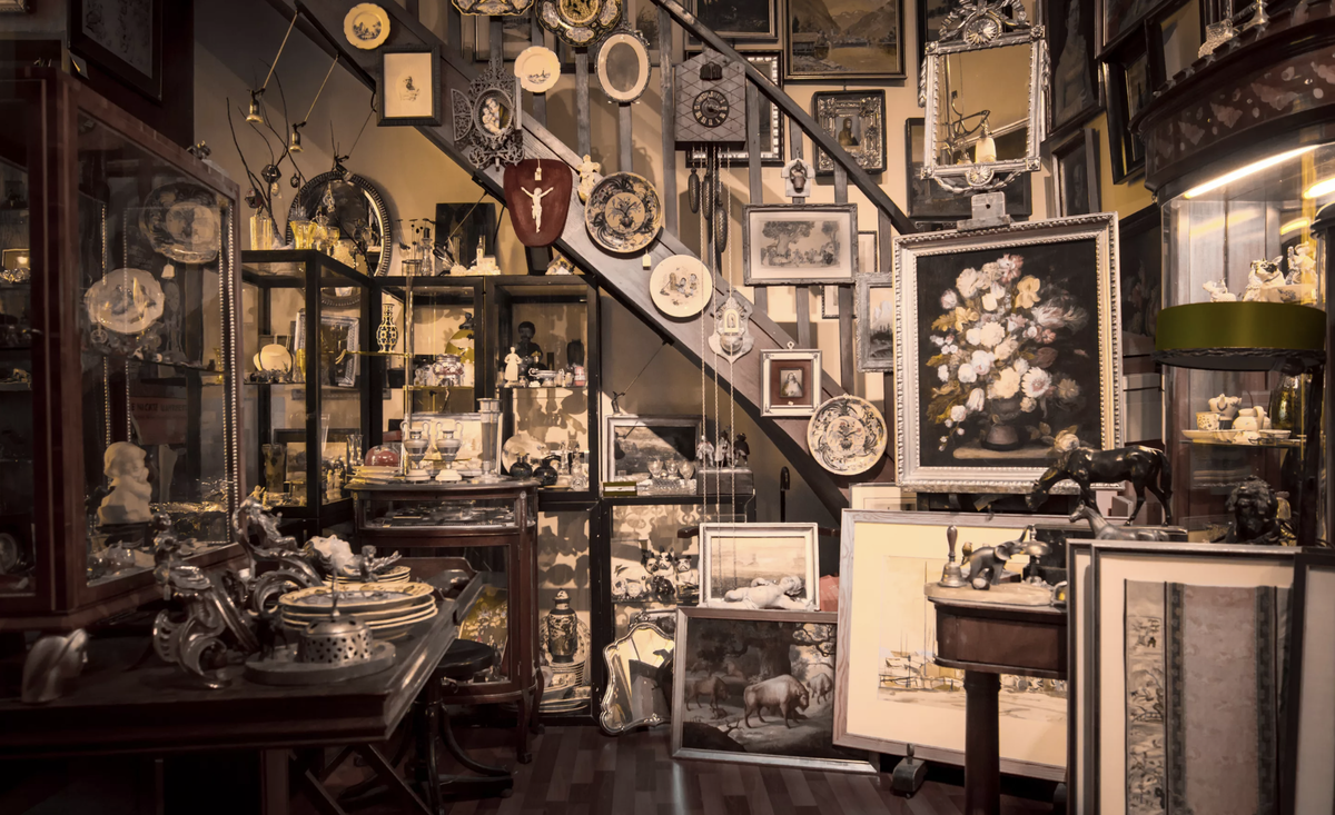 Антикварная лавка