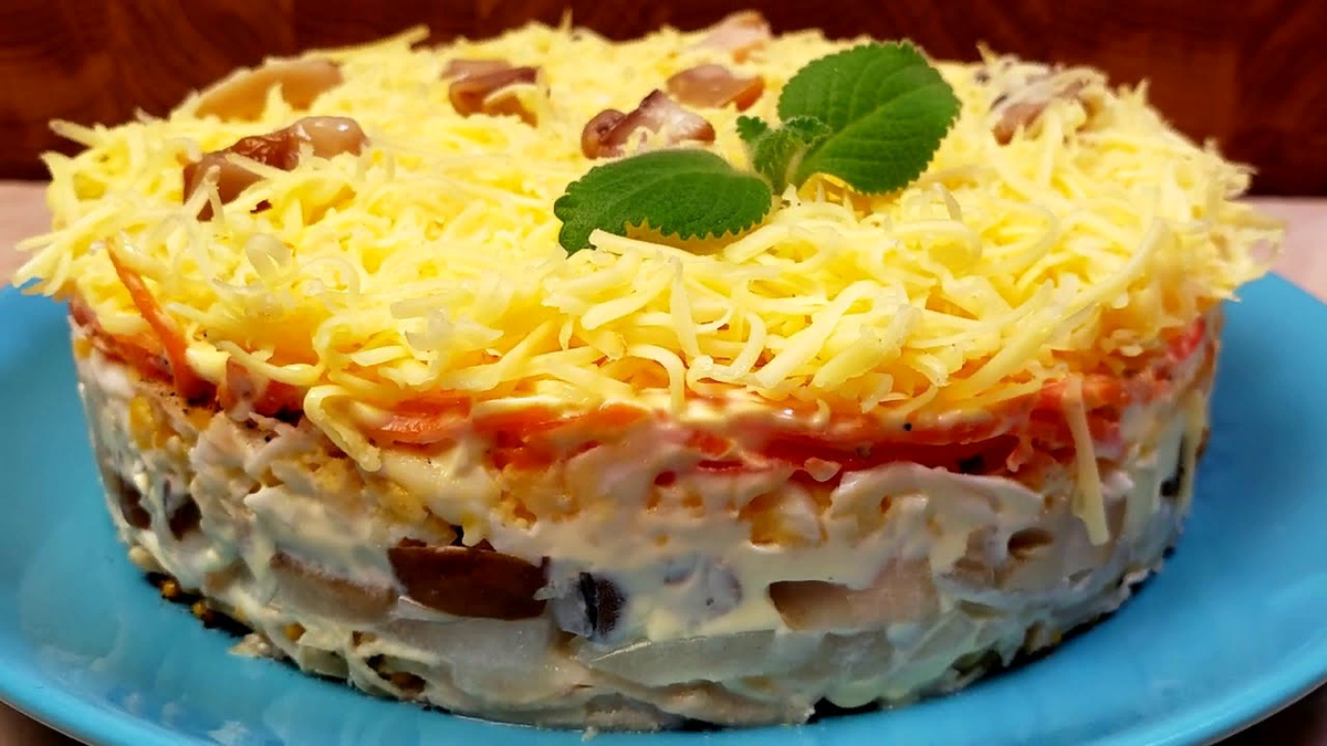 салат мужские слезы. салат мужские слезы с корейской морковью. слоёный салат с курицей. салат мужские слезы. салат мужской каприз с корейской морковкой.