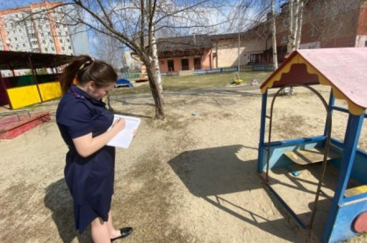    В Тобольске воспитателю грозит до 3 лет тюрьмы за гибель ребенка в беседке