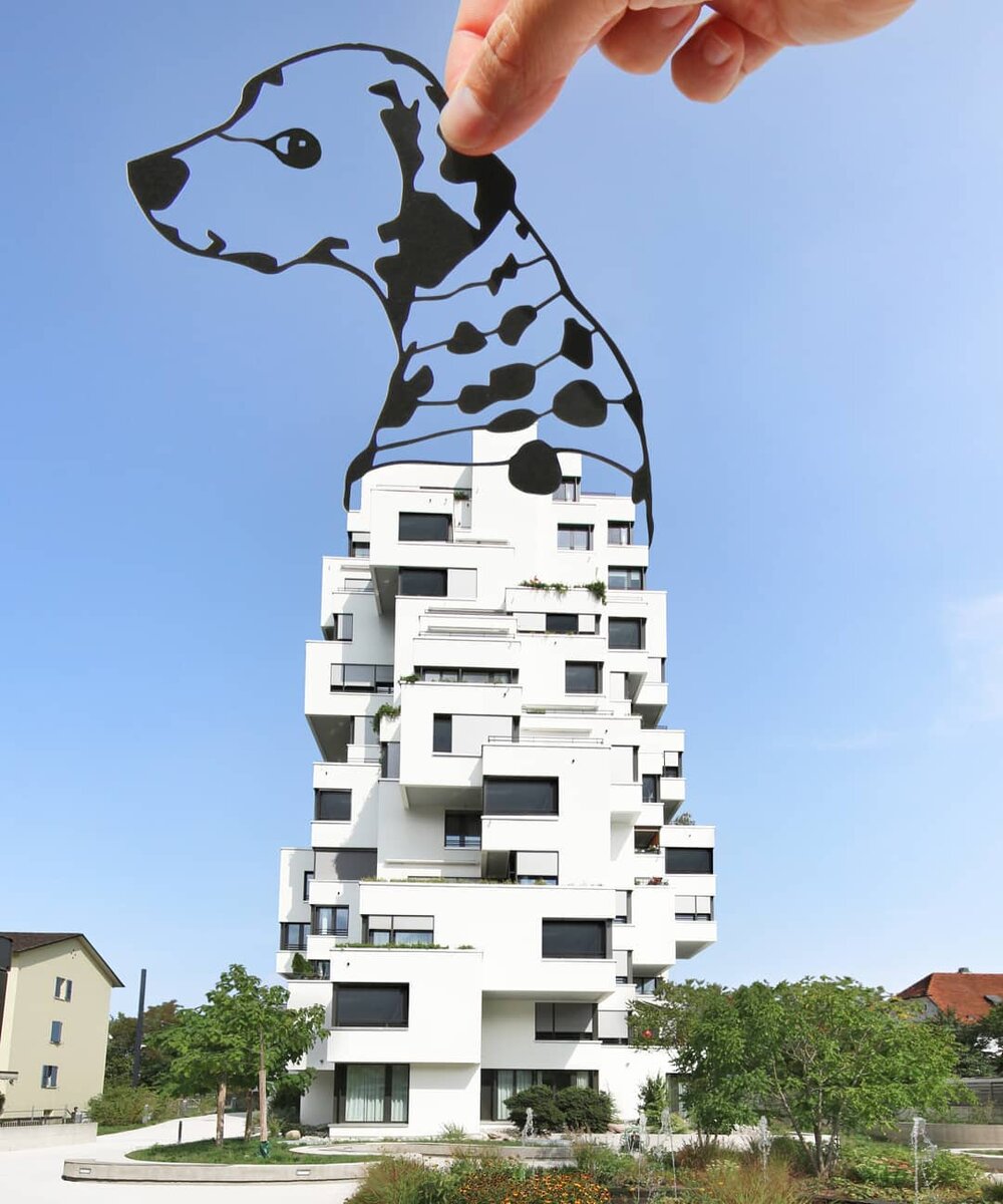 Высотный несуразный дом превратился в далматинца, (с)Рич Маккор