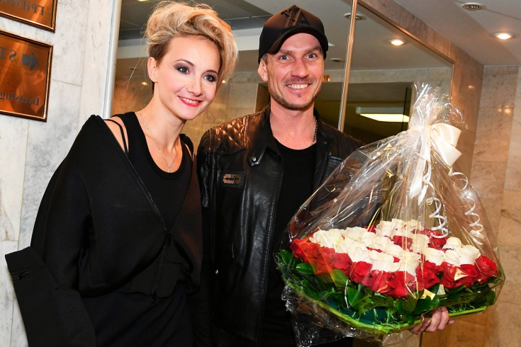 Оксана Домнина стала второй женой Костомарова