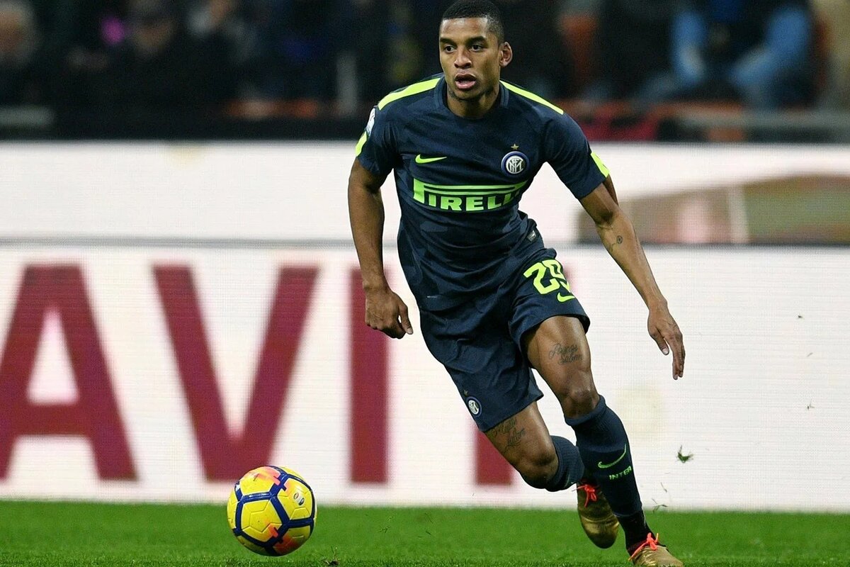 Защитник Далберт