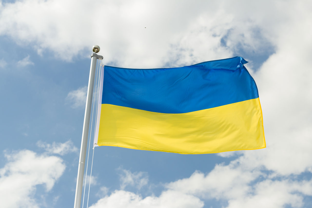Флаг Украины. Флаг Украины развивающийся. Украинский флаг развивающийся. Прапор Украины.