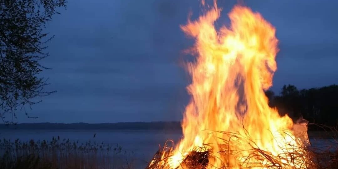 Костёр в вечернее время